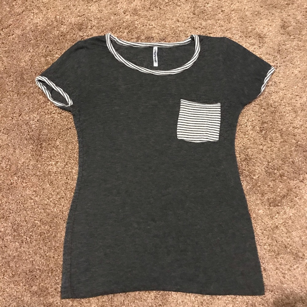 Dark grey short sleeve tee